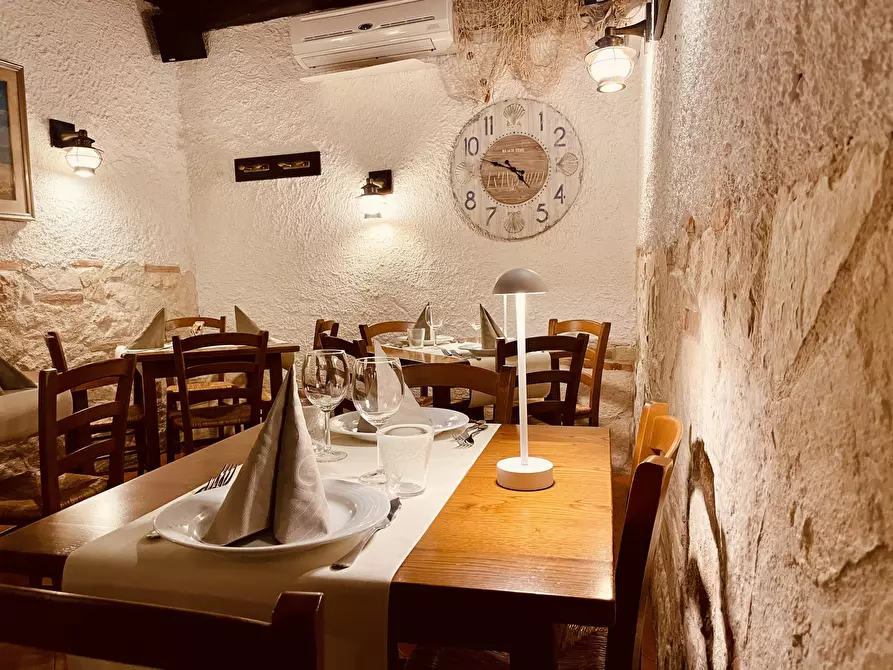 Immagine 22 di Bar / Ristorante in vendita  in Via Enrico Cialdini a Sirolo