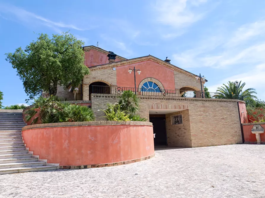 Immagine 2 di Villa in vendita  in Via Passarini a Recanati