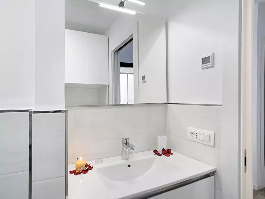 Immagine 18 di Bilocale in affitto  in Via San Francesco 37 a San Remo