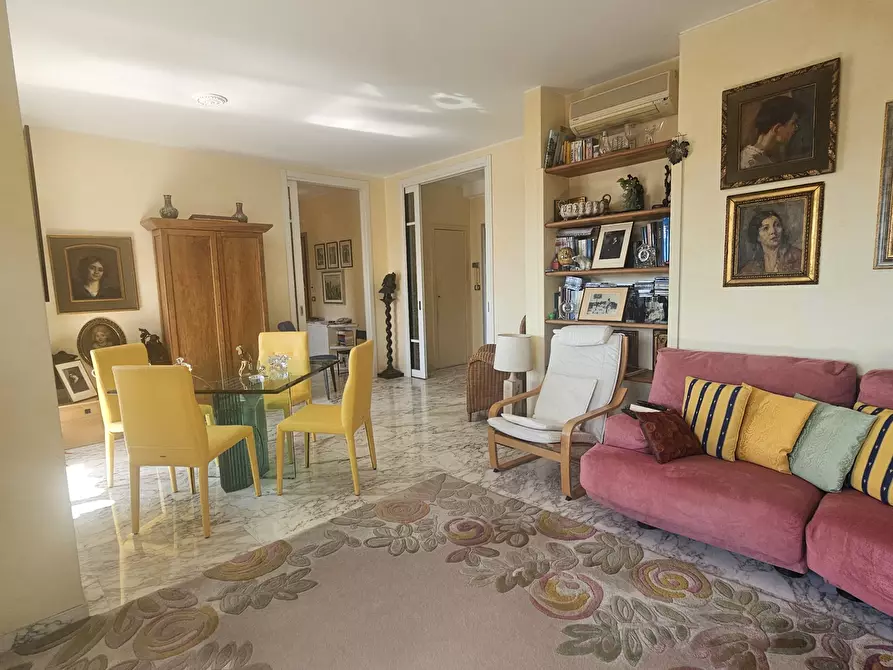 Immagine 3 di Pentalocale in vendita  in Via Borea 63 a San Remo