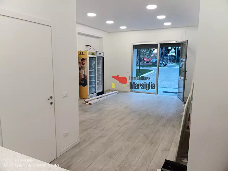 Immagine 3 di Locale commerciale in vendita  in Corso Matuzia 18 a San Remo