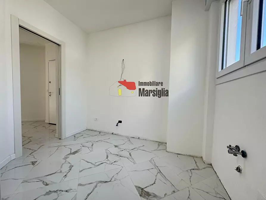 Immagine 6 di Trilocale in vendita  in Corso degli Inglesi 533 a San Remo