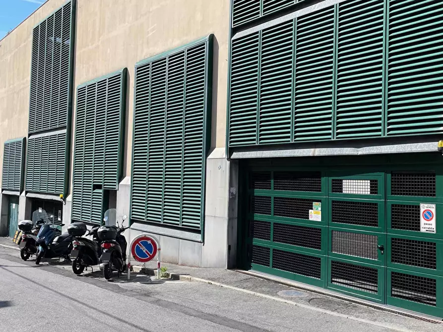 Immagine 1 di Garage in vendita  in Via Felice Cavallotti a Genova