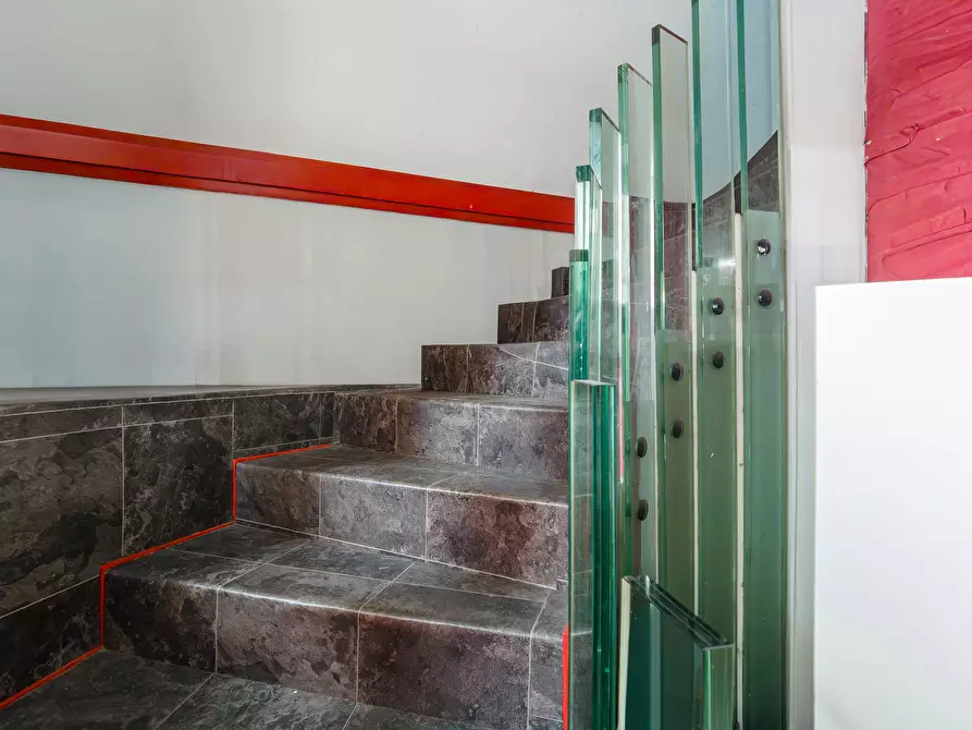 Immagine 13 di Locale commerciale in vendita  in Corso Peschiera a Torino