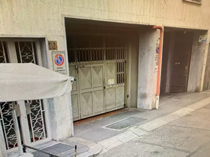 Immagine 2 di Garage in vendita  in Via Carlo Botta a Torino
