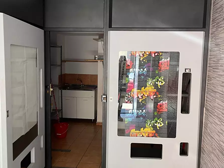 Immagine 1 di Locale commerciale in vendita  in Via Giulia di Barolo a Torino