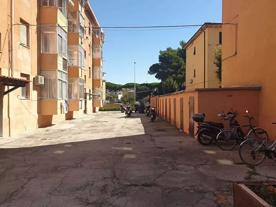 Immagine 18 di Appartamento in vendita  a Livorno