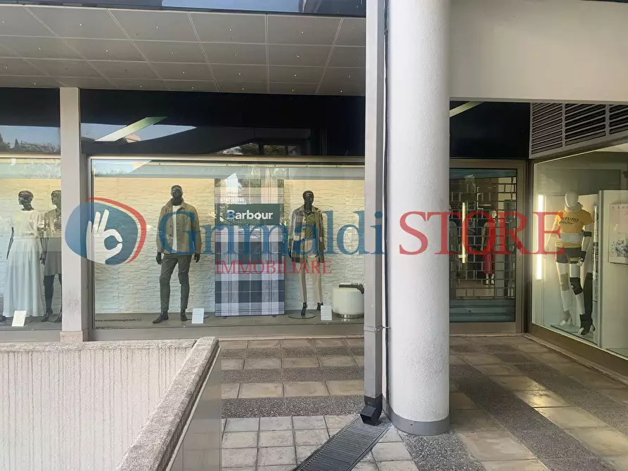 Immagine 1 di Locale commerciale in vendita  in Via Pacinotti 19 a Campi Salentina