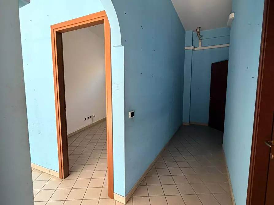 Immagine 21 di Attività commerciale in affitto  in Via Aldo Moro 98 a Aprilia