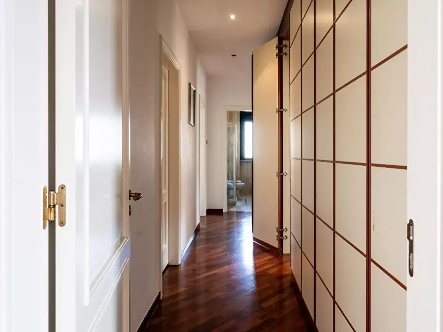 Immagine 34 di Quadrilocale in vendita  in Via Salvatore Matarrese 10 a Bari