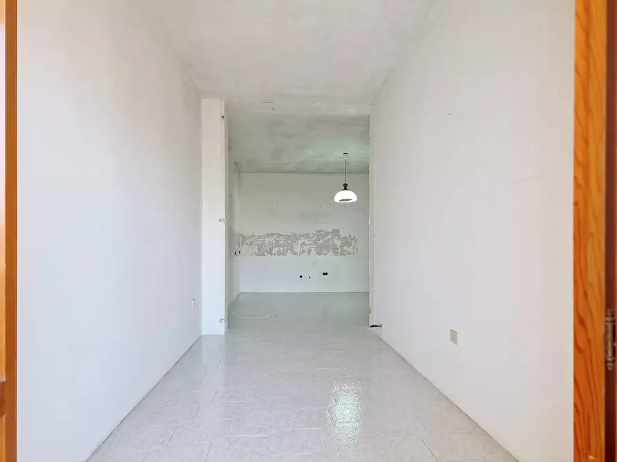 Immagine 12 di Pentalocale in vendita  in Via Fogazzaro Antonio 4 a Erchie