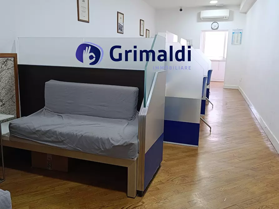 Immagine 14 di Ufficio in affitto  a Napoli