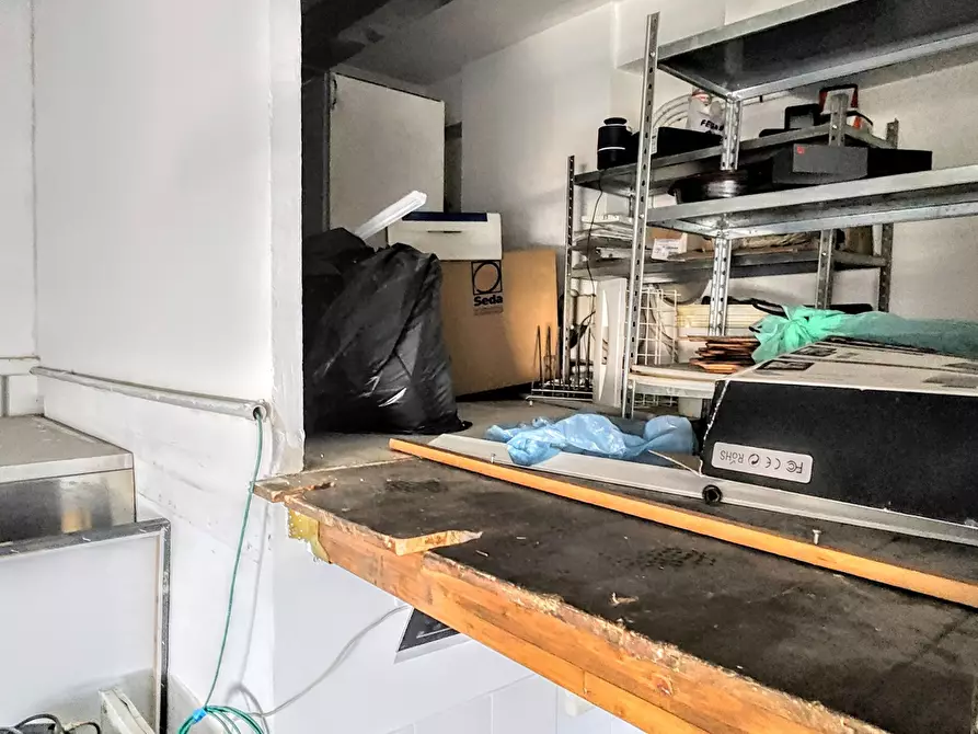 Immagine 24 di Attività commerciale in vendita  in Viale Giacomo Matteotti 117 a Nettuno