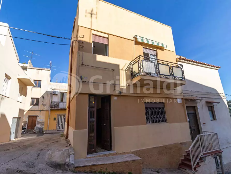 Immagine 1 di Casa indipendente in vendita  in A.Fogazzaro 17 a Noto