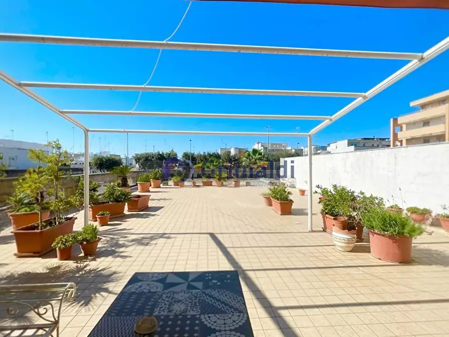 Immagine 33 di Quadrilocale in vendita  in Via Lupiae 46 a Lecce
