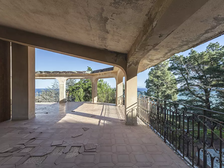 Immagine 43 di Villa in vendita  in Contrada Piano Rocca snc a Messina