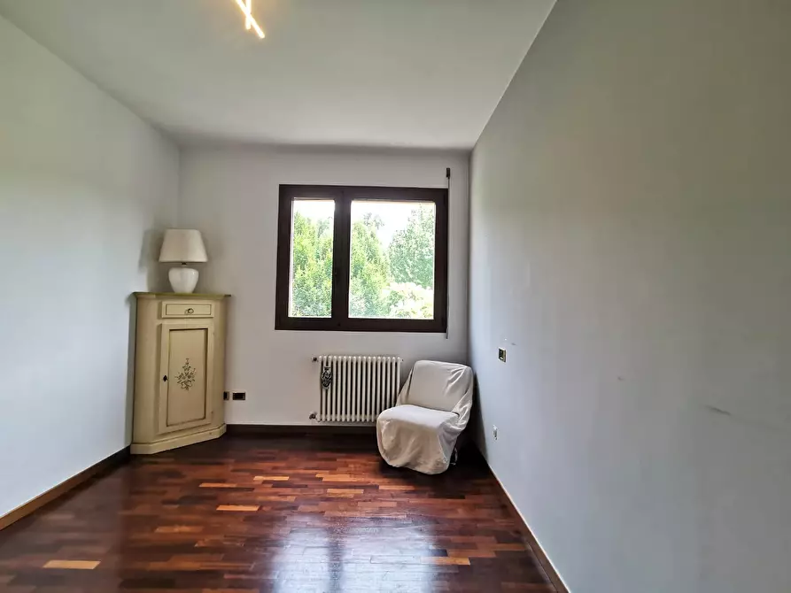 Immagine 11 di Bilocale in affitto  in Via Cinque Giornate 2 a Cernobbio
