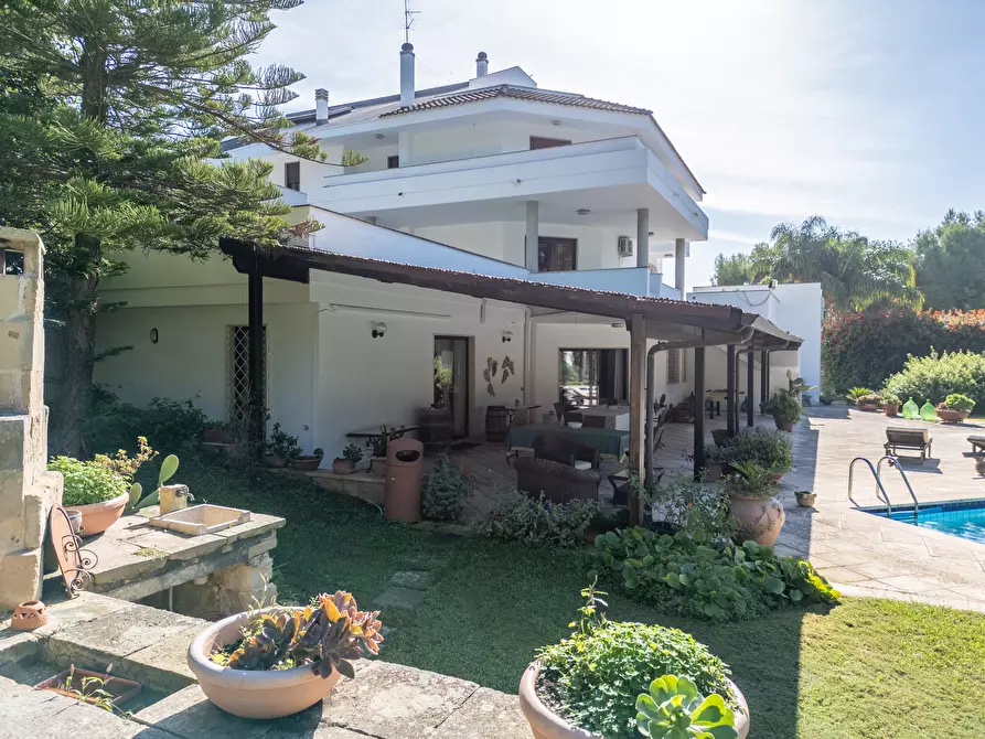 Immagine 15 di Villa in vendita  in Via Venosa 5 a Lecce