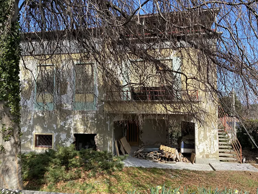 Immagine 1 di Villa in vendita  in Via Fiume a Inverigo