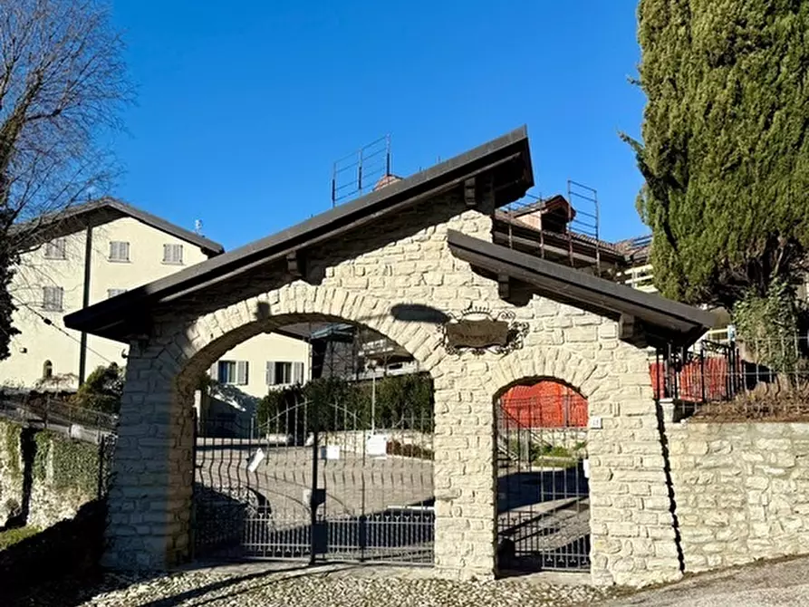 Immagine 3 di Mansarda in vendita  in Via Castello 27 a Canzo