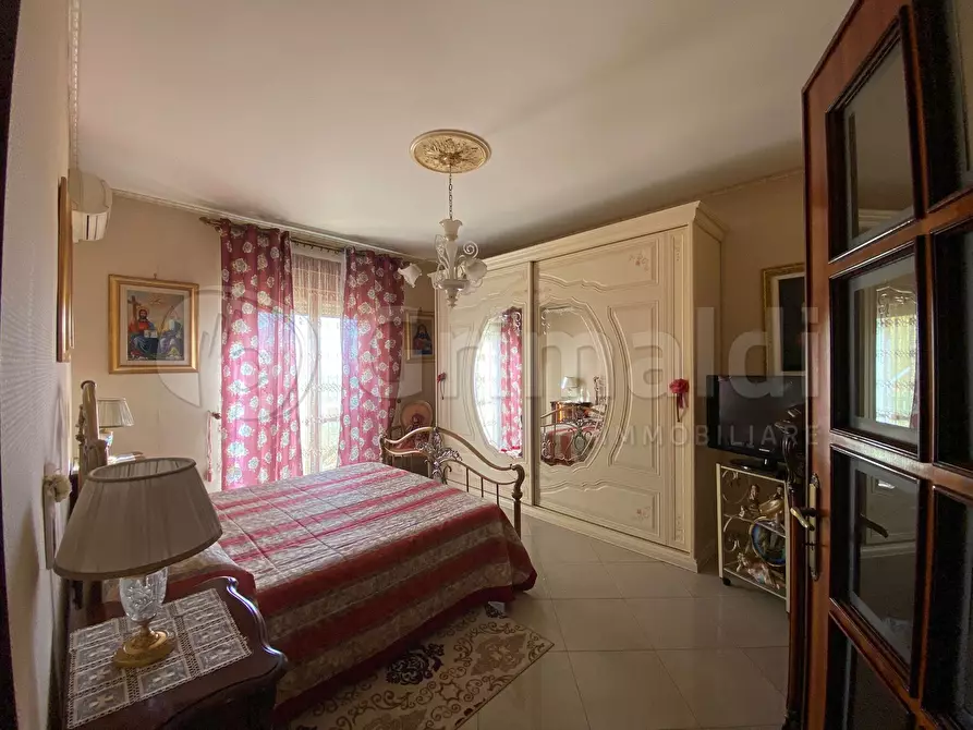 Immagine 13 di Trilocale in vendita  a Giugliano In Campania