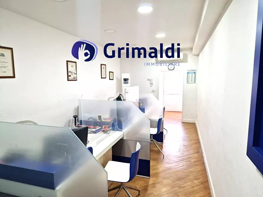 Immagine 1 di Ufficio in affitto  a Napoli