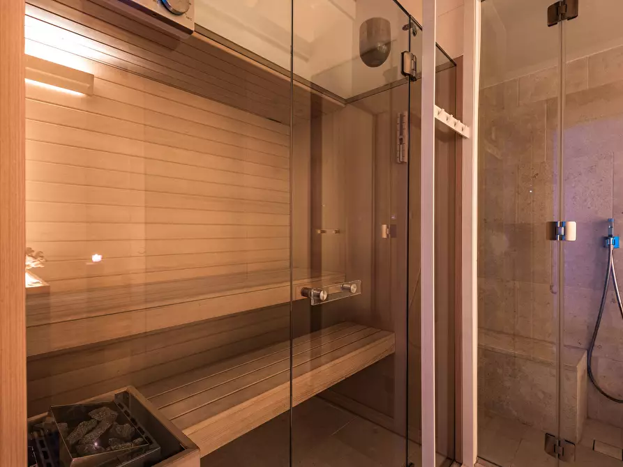 Immagine 100 di Casa indipendente in vendita  in Via Roberto Caracciolo 30 a Lecce