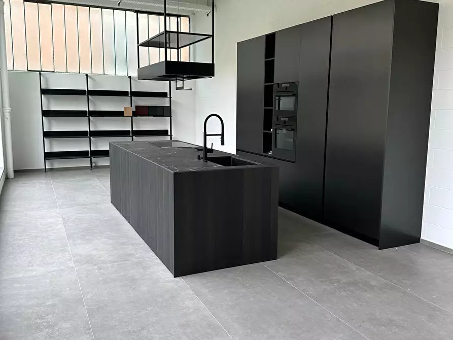 Immagine 4 di Capannone industriale in vendita  in via Canturina 5 a Capiago Intimiano