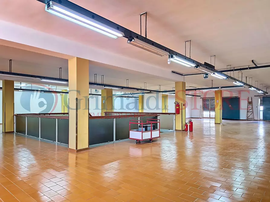 Immagine 39 di Attività commerciale in vendita  a Francavilla Fontana