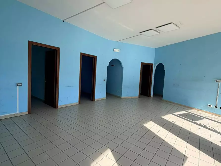 Immagine 11 di Attività commerciale in affitto  in Via Aldo Moro 98 a Aprilia