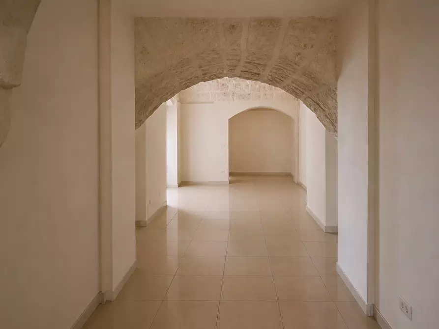 Immagine 25 di Palazzo in vendita  in Viale Unità D'Italia 18 a Fasano