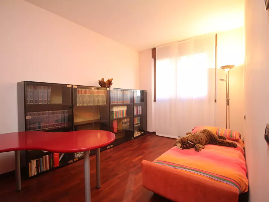 Immagine 14 di Trilocale in vendita  a Como