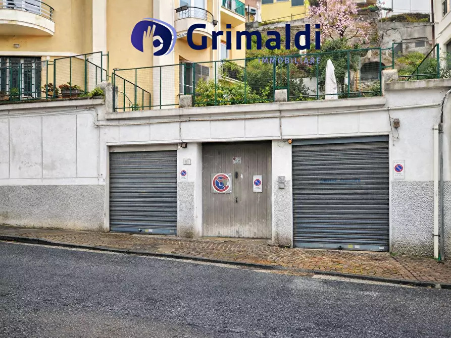 Immagine 2 di Garage in vendita  in Via Torquato Tasso 189 a Napoli