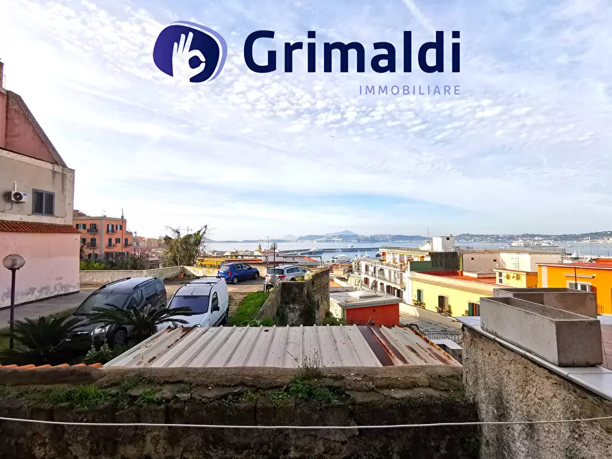 Immagine 9 di Bilocale in vendita  a Pozzuoli