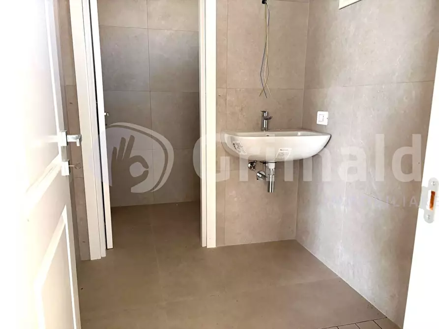 Immagine 13 di Showroom in vendita  in via lepanto a Gallipoli
