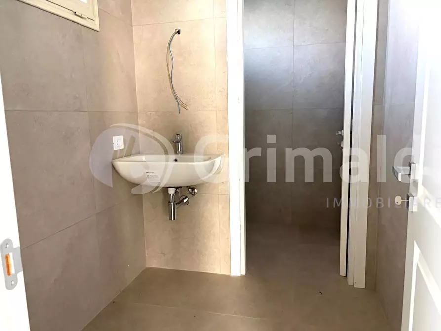Immagine 12 di Showroom in vendita  in via lepanto a Gallipoli