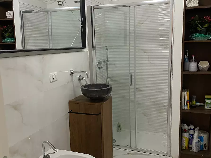 Immagine 13 di Bilocale in vendita  a Como