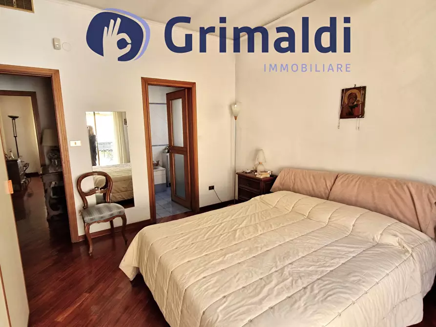 Immagine 13 di Pentalocale in vendita  in Via Giuseppe Orsi 6 a Napoli