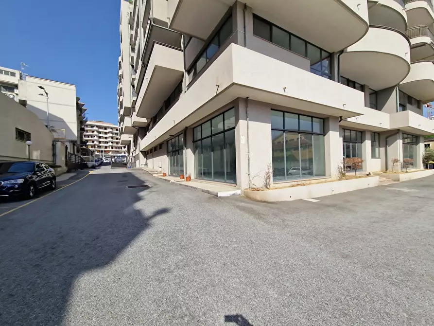 Immagine 4 di Locale commerciale in vendita  in Via Adolfo Celi 185 a Messina