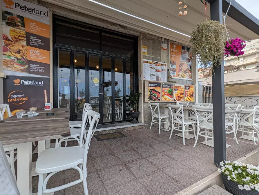 Immagine 20 di Attività commerciale in vendita  in Viale Giacomo Matteotti 117 a Nettuno