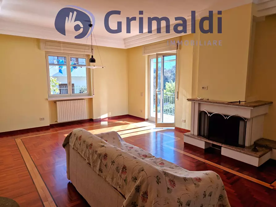 Immagine 10 di Villa in vendita  in Via Comunale Guantai Ad Orsolone 177 a Napoli