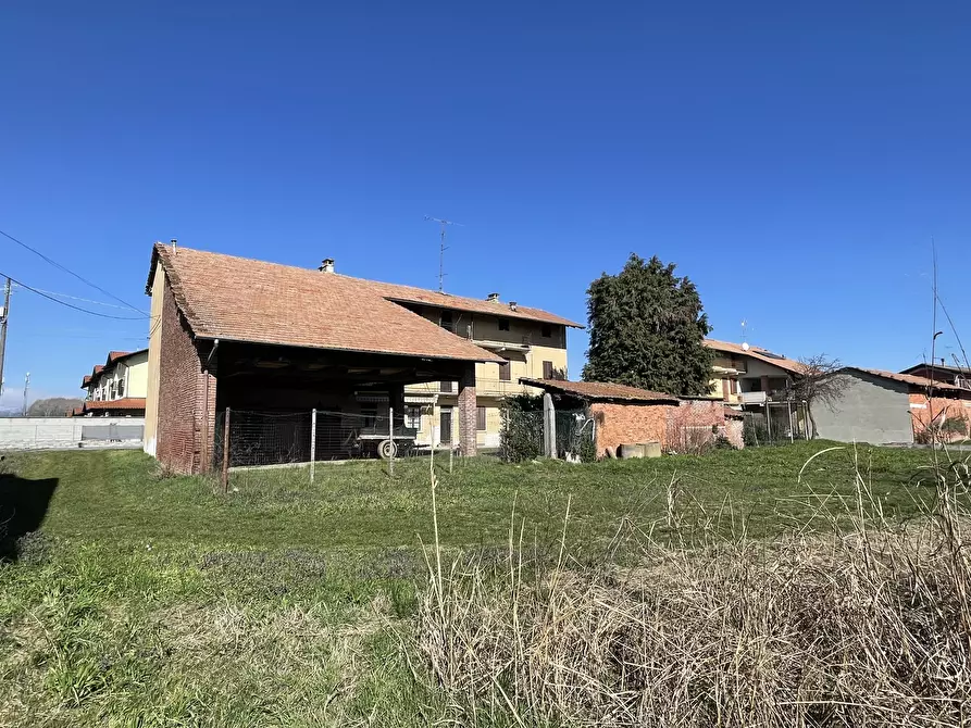 Immagine 3 di Rustico / casale in vendita  in Via Roma 4343 a Fara Novarese