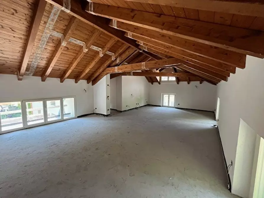 Immagine 10 di Mansarda in vendita  in Via Castello 27 a Canzo