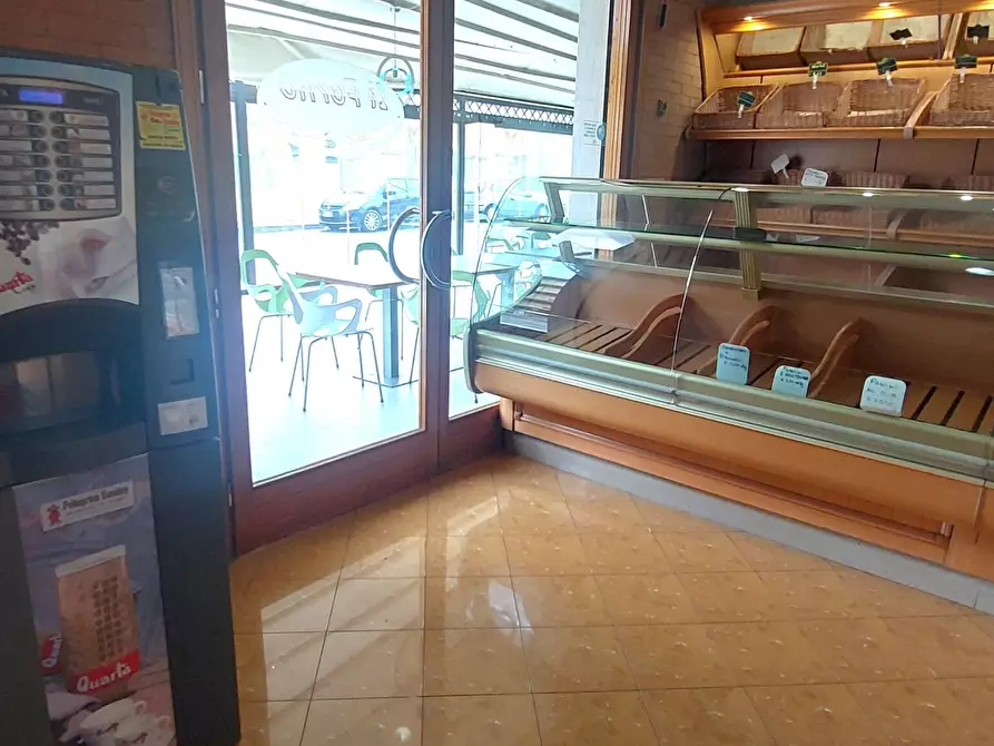 Immagine 22 di Locale commerciale in vendita  in Viale Porta Pia 5 a Brindisi