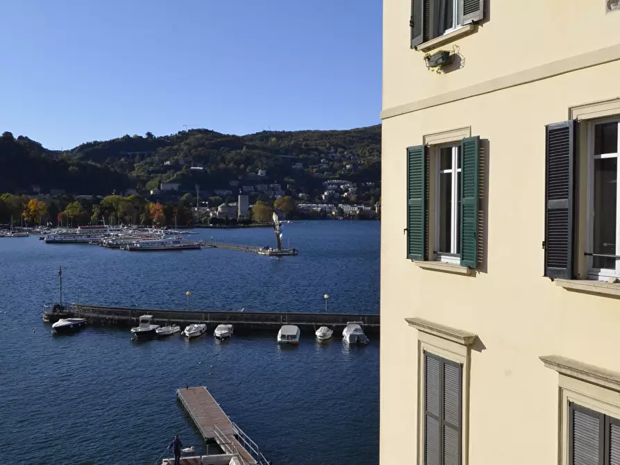 Immagine 16 di Trilocale in affitto  in Piazza De Orchi 1 a Como