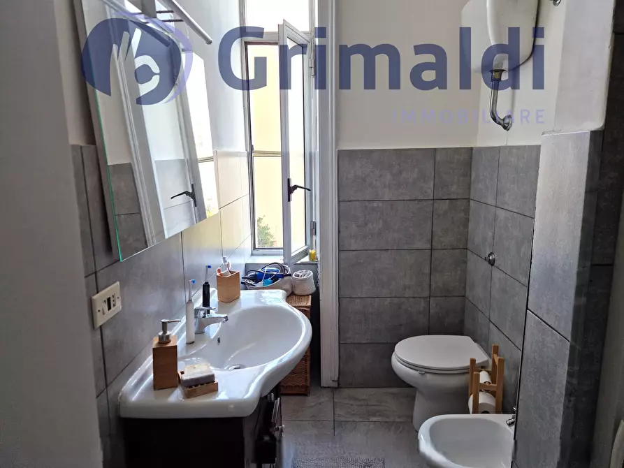 Immagine 15 di Bilocale in affitto  in Via Vincenzo Gemito 27 a Napoli