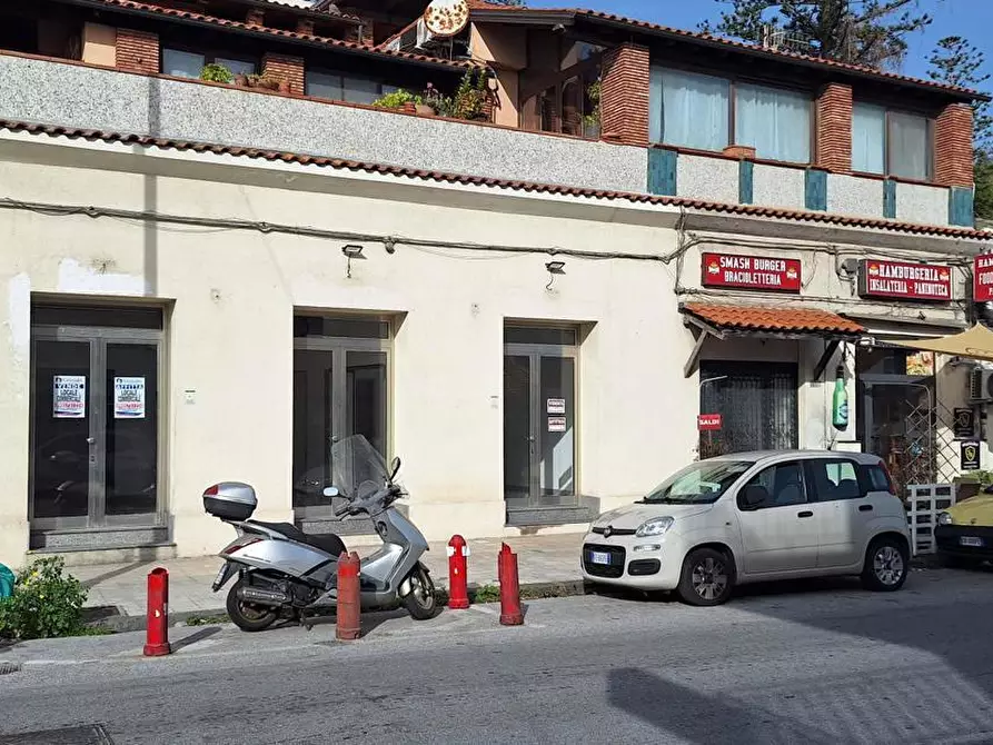 Immagine 4 di Locale commerciale in vendita  in Via Consolare Pompea 1561 a Messina