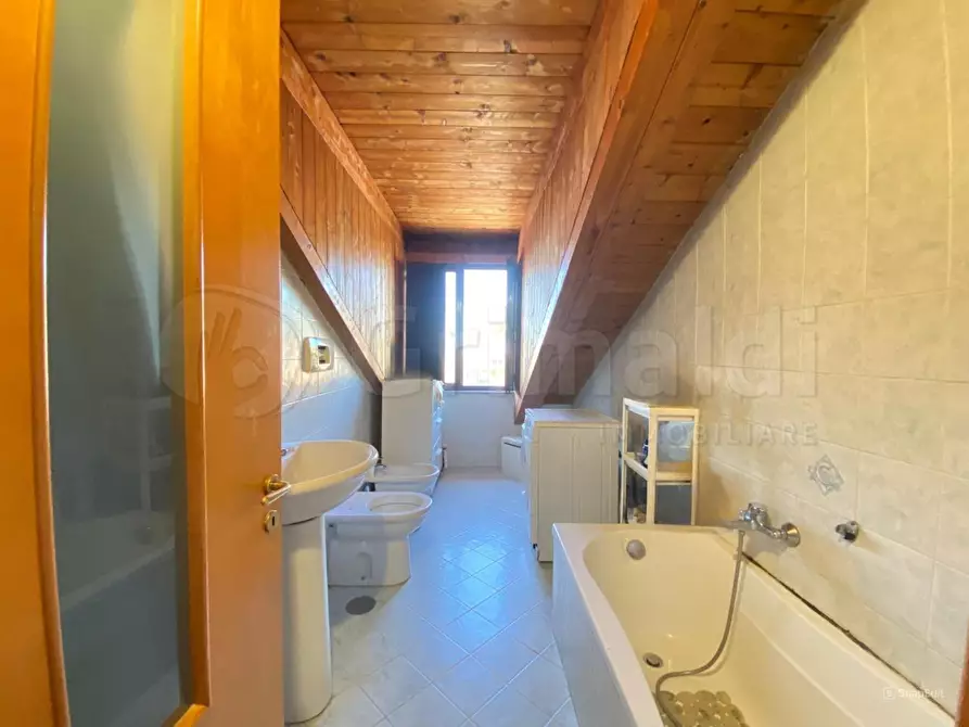 Immagine 8 di Trilocale in vendita  a Giugliano In Campania