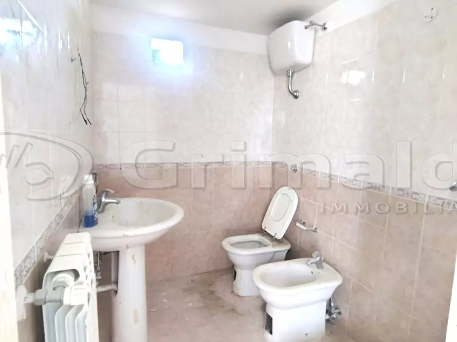 Immagine 8 di Trilocale in affitto  a Giugliano In Campania