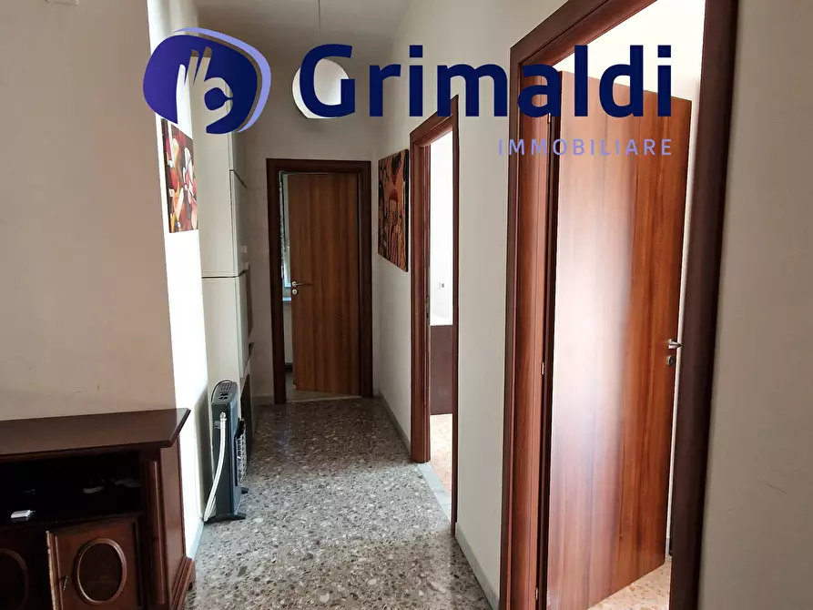 Immagine 10 di Trilocale in vendita  in Via Diomede Carafa 34 a Napoli